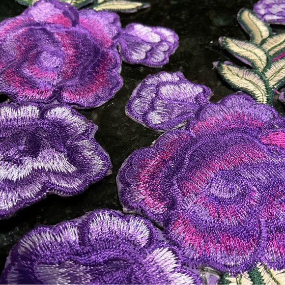 Floral heat set Appliqué PURPLE ROSES flowers vine rose EMBROIDERED set of 2 - Picture 2 of 4